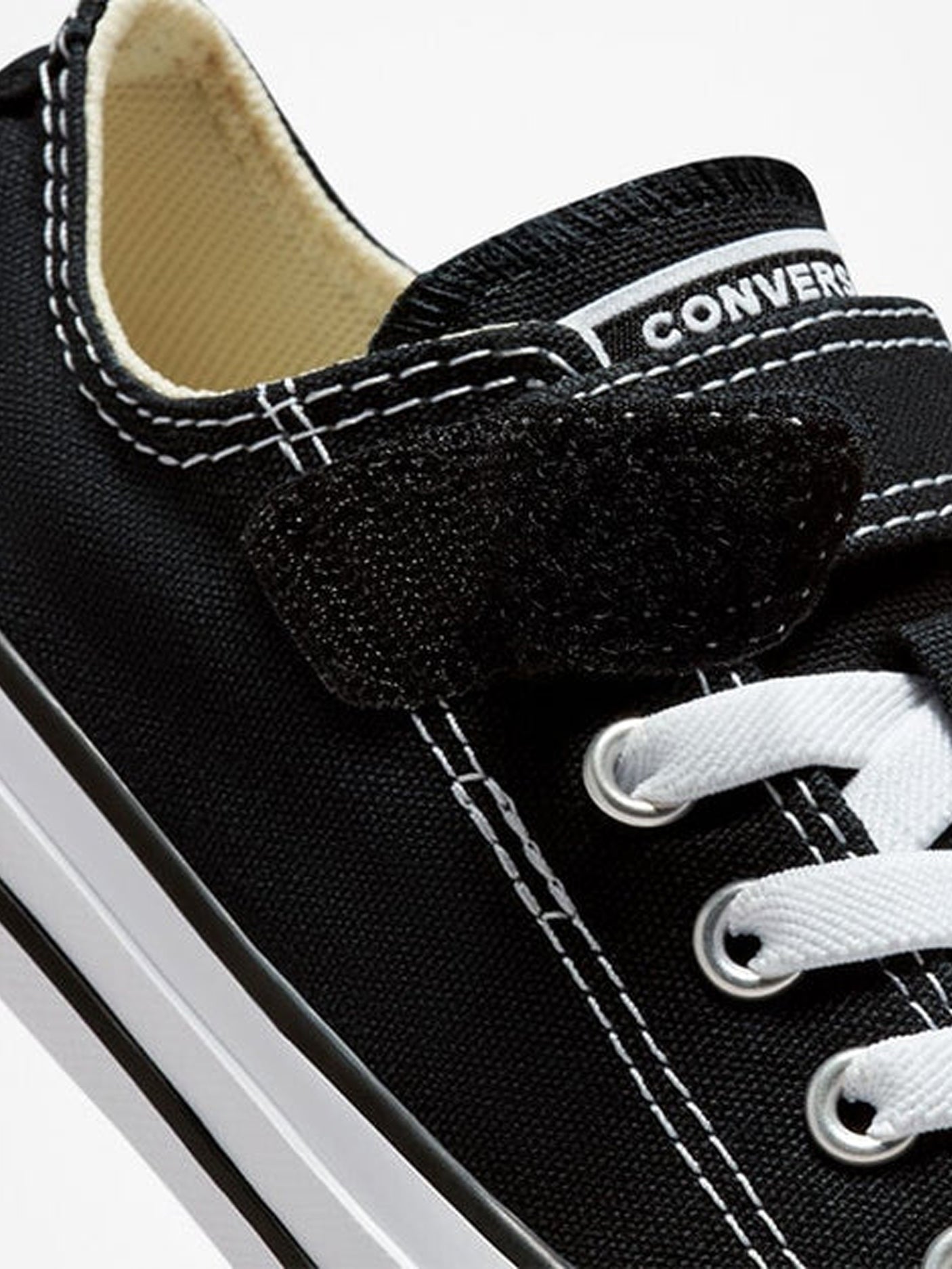 Converse Chuck Taylor AS 1V Foundation Sneakers