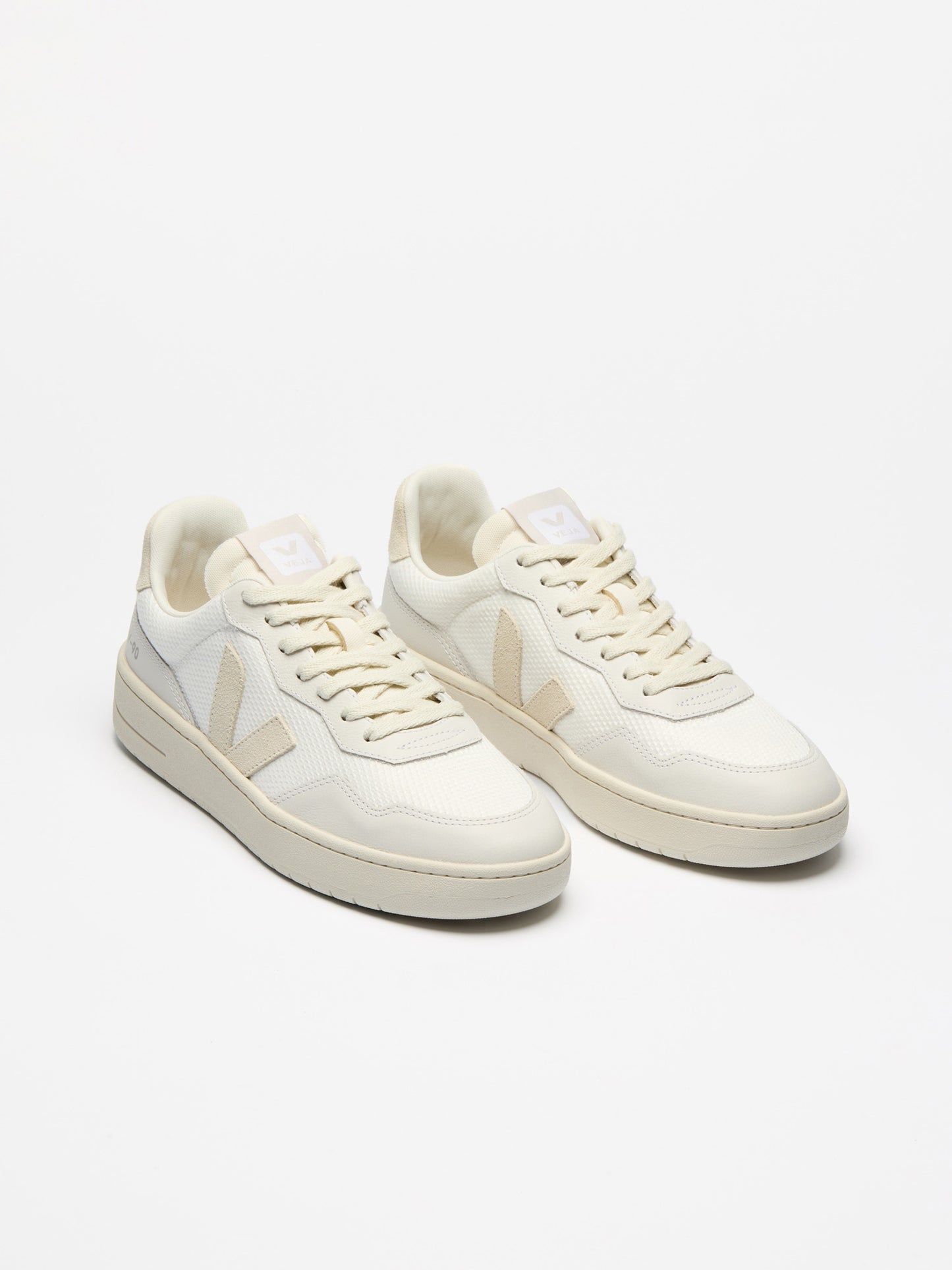 V-90 B-Mesh White Pierre
